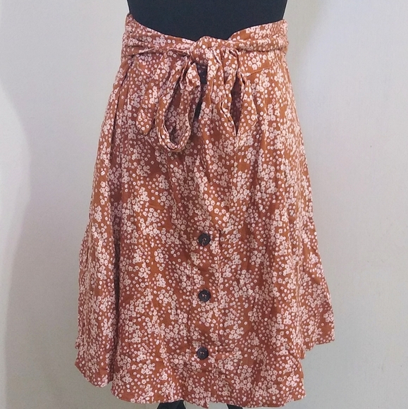 ASOS Dresses & Skirts - ASOS flare Skirt Size 6